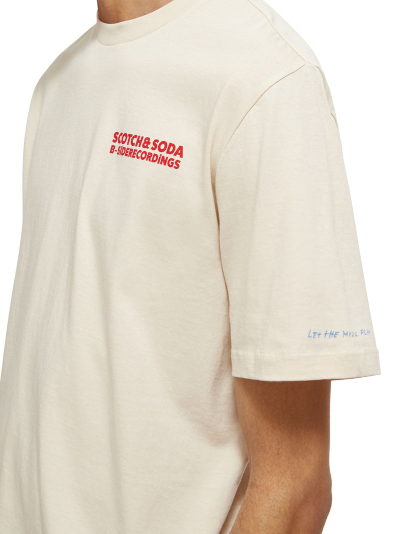 T-shirt με print στην πλάτη