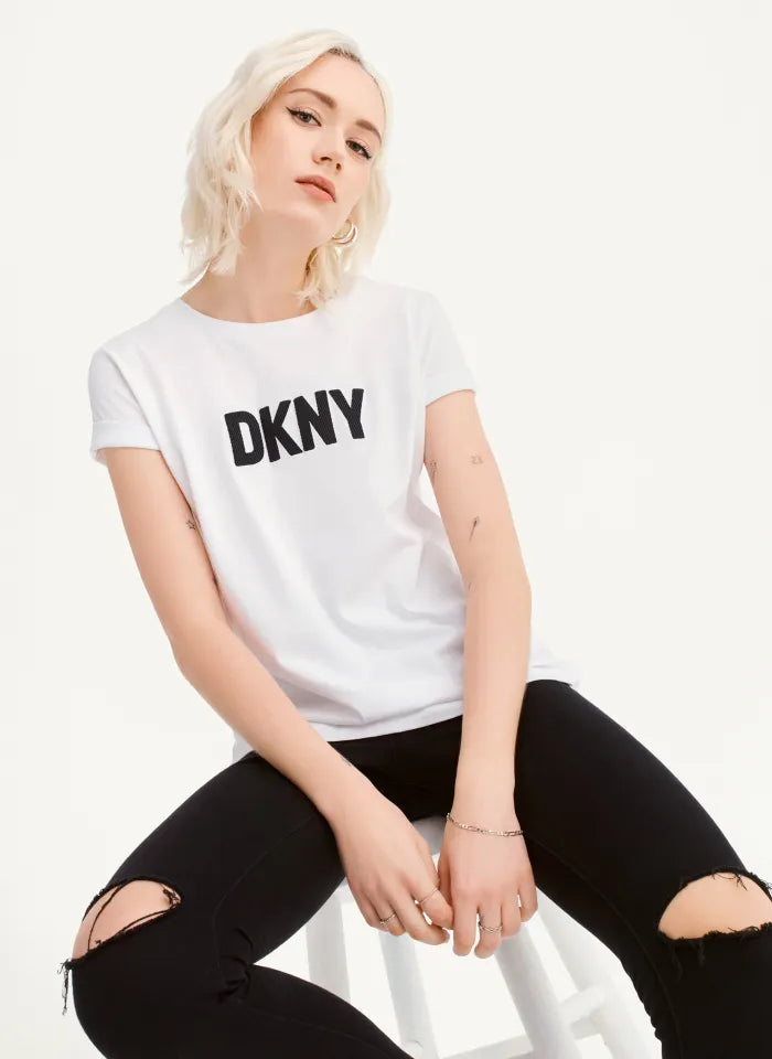 T-shirt με λογότυπο DKNY