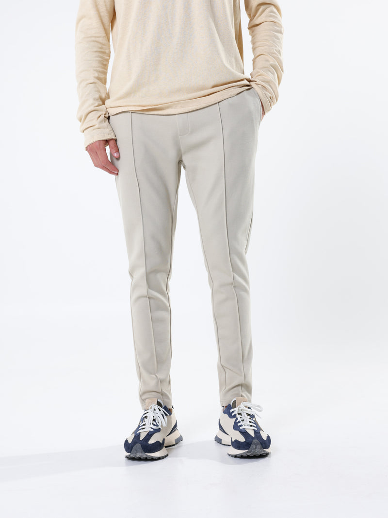 Slim joggers with pin tuck