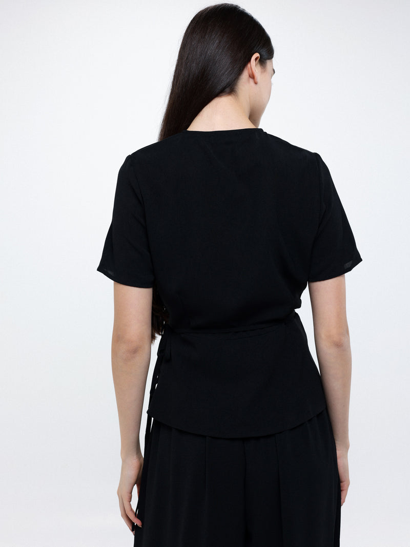 Short-sleeve top with tite on the side