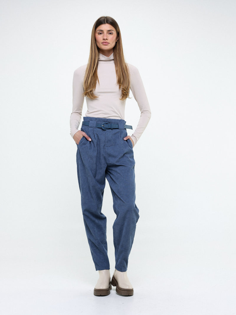 High-rise trousers with belt