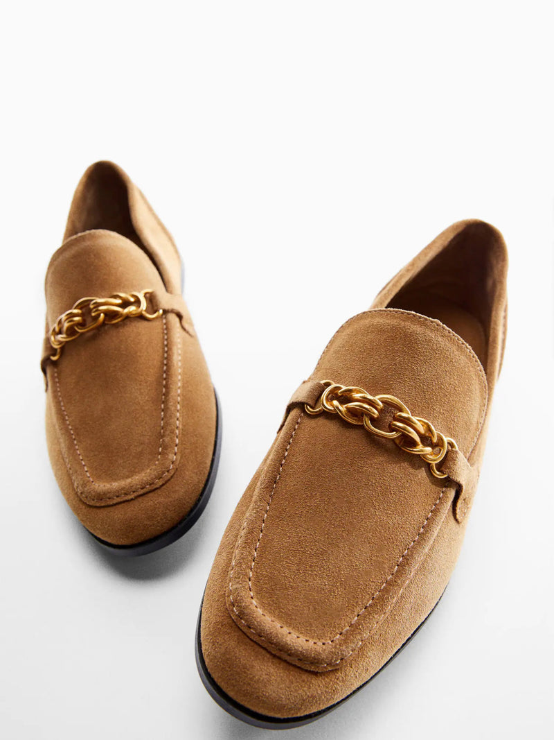 Loafers with decorative chain
