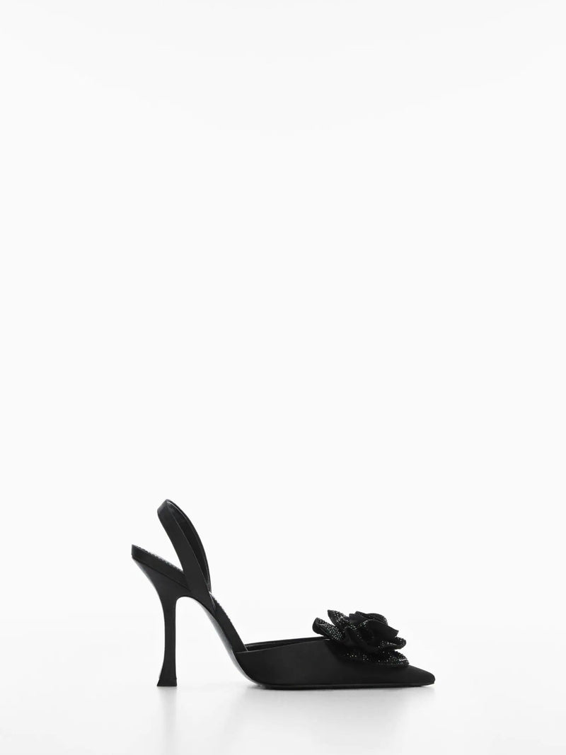 Emboidered pumps